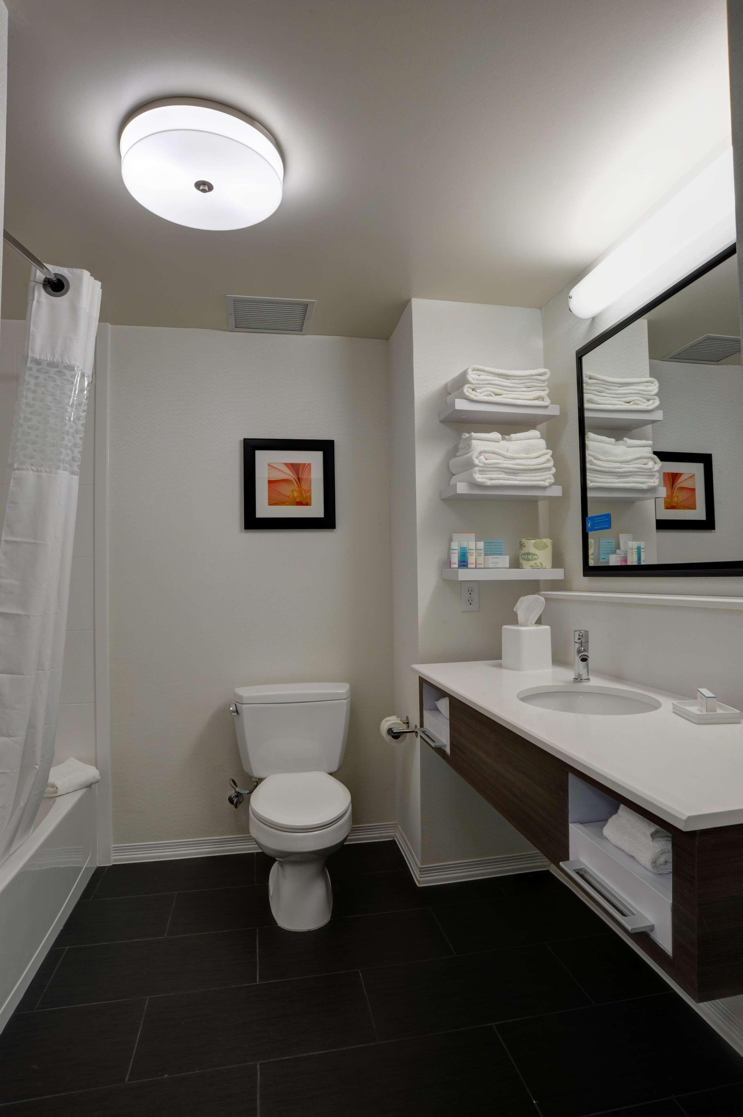 Hampton Inn & Suites ארדמור מראה חיצוני תמונה
