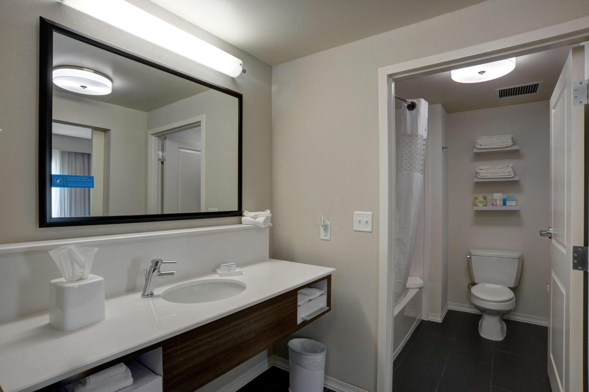Hampton Inn & Suites ארדמור מראה חיצוני תמונה