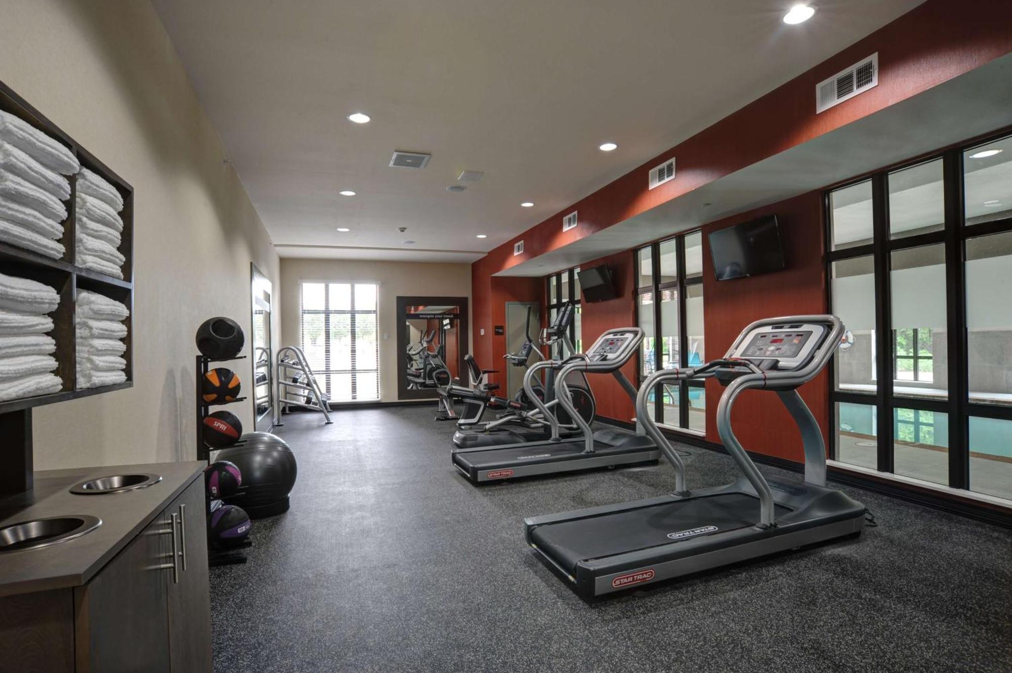 Hampton Inn & Suites ארדמור מראה חיצוני תמונה