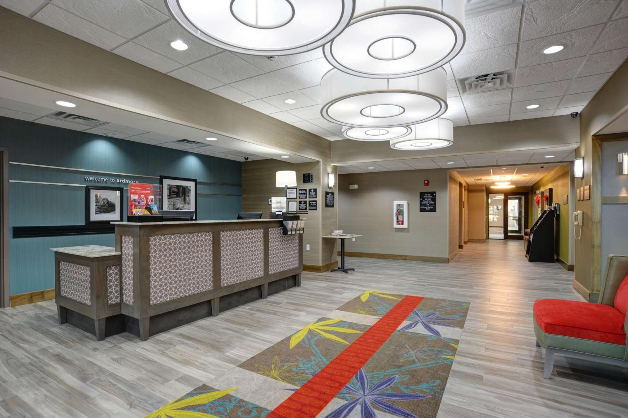 Hampton Inn & Suites ארדמור מראה חיצוני תמונה